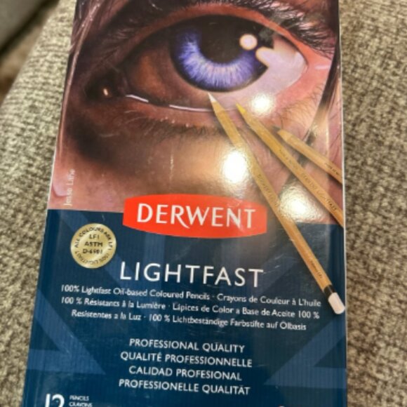 NIB Derwent Lightfast Colored Pencils 12 Count Professional Quality Oil Based - Picture 1 of 4